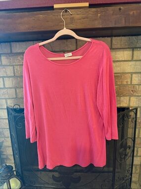 Relaxed Scoop-Neck 3/4 Sleeve Top in Bright Pink